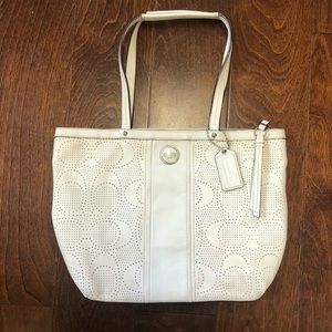 Coach White Logo Purse, Perfect for spring🌼🌸🌺
